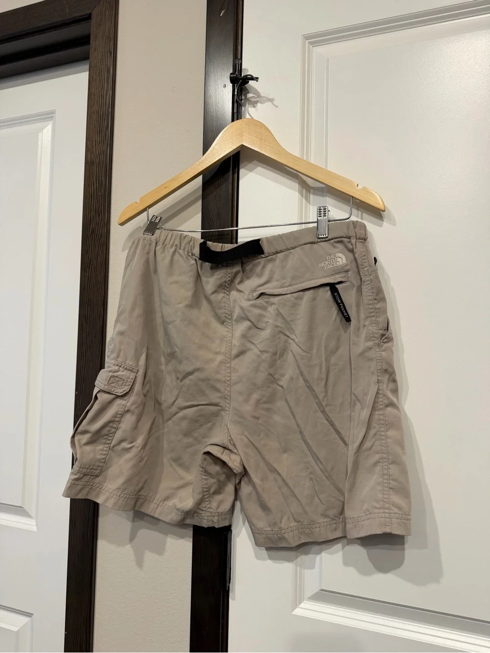 North face Men's Neutral Tan Cargo Shorts with Belted Waist